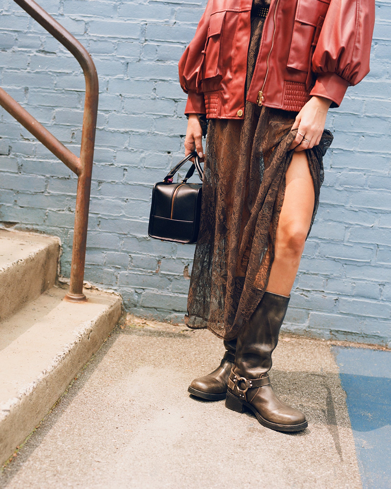 ROCKY BROWN DISTRESSED